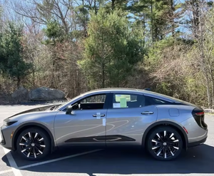 TOP 2025 Crown Platinum Berline 5 portes 5 places Essence 4.5L Automatique 6 vitesses Cuir foncé Occasion en excellent état Toit panoramique - Product Image 5