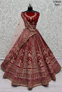 Boda perfecta lehenga choli con bordado pesado en terciopelo - Product Image 2
