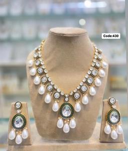 Elegante conjunto nupcial Kundan Polki, auténtica joyería india con collar hecho a mano, pendientes para novias, eventos especiales - Product Image 1