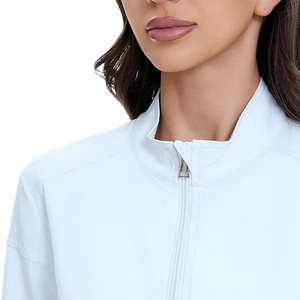 Veste de gommage personnalisée pour femmes avec broderie, veste uniforme légère et respirante durable pour le personnel soignant et infirmier - Product Image 2