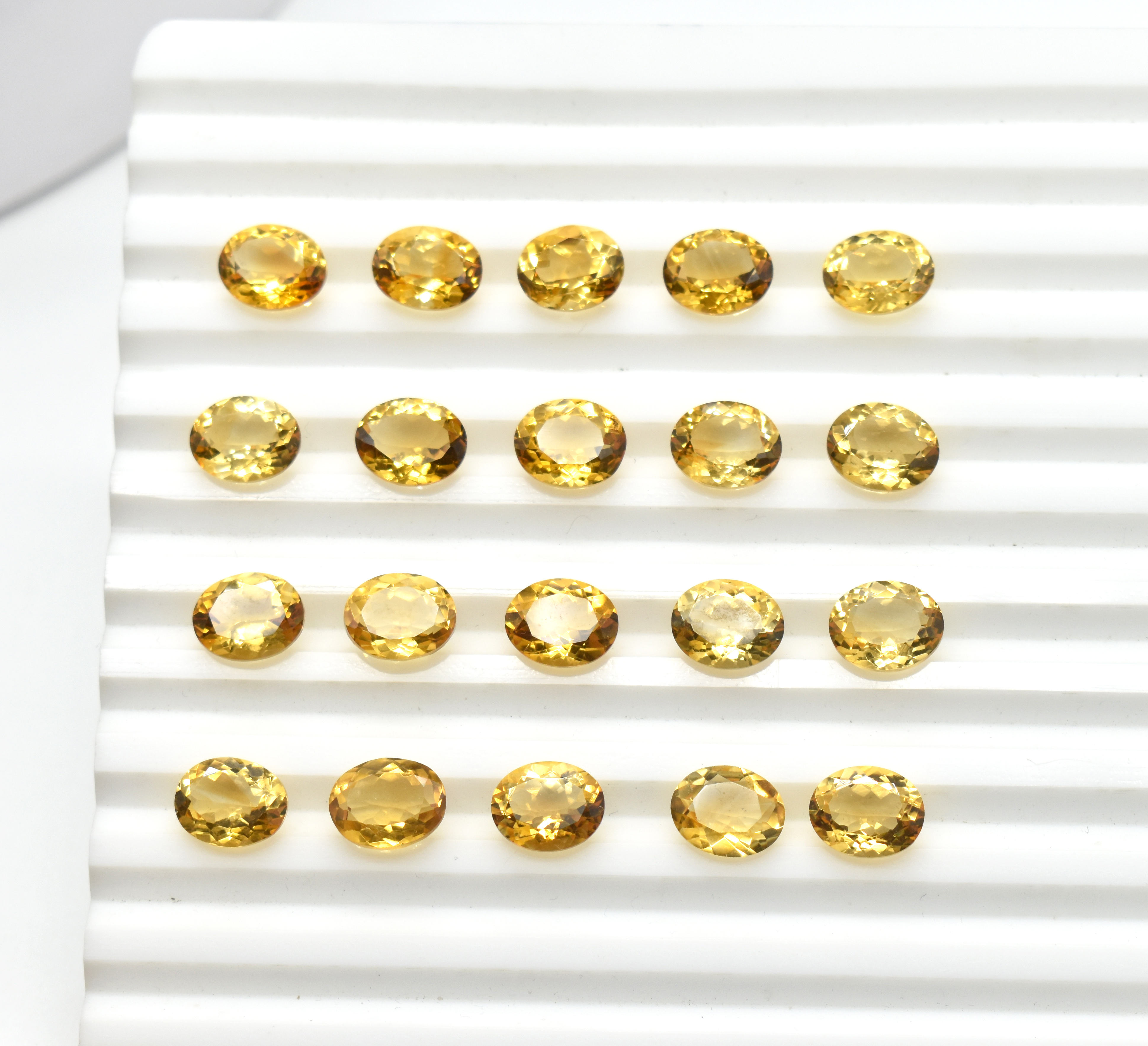 สีเหลือง