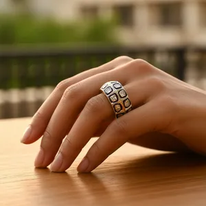 Anillo de Cóctel Geométrico Moderno con Incrustaciones de Diamantes, Chapado en Oro de 18K, Latón, Joyería de Moda Unisex - Product Image 1