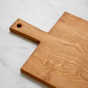 Tabla de cortar de madera auténtica orgánica Material duradero elegante y natural para personas que buscan accesorios de cocina ingeniosos hechos por HWC - Product Image 3