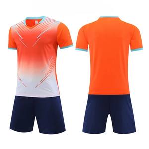 Ensemble d'uniformes de football personnalisés de haute qualité Uniforme d'équipe de football par sublimation de club Nom de l'équipe et du joueur personnalisés - Product Image 5