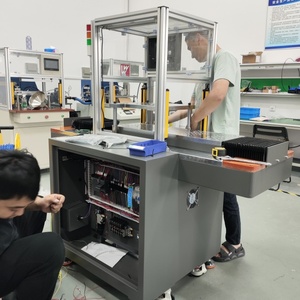 Machine de surmoulage basse pression pour l'électronique automobile et l'emballage de capteurs avec contrôle uniforme de l'injection - Product Image 3