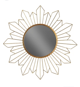 Miroir mural en métal couleur or de designer fait main de style moderne Nouveau miroir décoratif élégant indien en vente rapide - Product Image 6