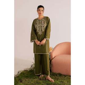 Ensemble chemise et pantalon en tissu batik brodé deux pièces BIC-264 avec décoration brodée - Product Image 1