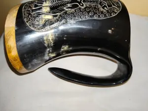 Chope à boire viking artisanale en corne de bœuf, chope à bière et à miel pour la décoration de Noël - Product Image 4