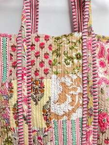 Bolsa de Mano de Algodón Acolchada con Diseño Bohemio y Parches para Mujer, con Cierre de Cremallera, Tamaño Grande/Pequeño, para Compras y Uso Diario, Hecha en Rajastán - Product Image 3