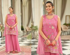 Nueva Colección Premium de Salwar Kameez con Bordado Simar de Diseñador - Product Image 2