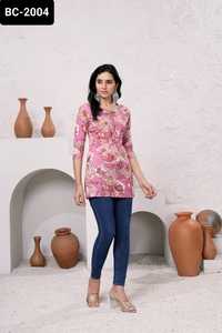 Derniers vêtements décontractés et quotidiens pour femme Cambric Cotton Prêt à porter Short Kurtis avec grande taille disponible pour femme Vêtements de bureau - Product Image 4