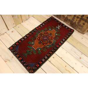 Petit tapis vintage 1,7x3,2 pi (53x99 cm), tapis turc en laine rouge unie - Product Image 1