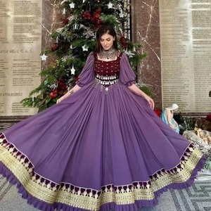 Robe afghane violet lavande avec accents dorés et jupe évasée large et fluide avec corsage décoratif brodé à la main - Product Image 4