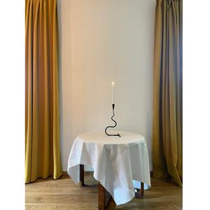 Candelero de metal elegante y con estilo de la mejor calidad, ideal para decoración de oficina en casa, disponible a precio mayorista - Product Image 1