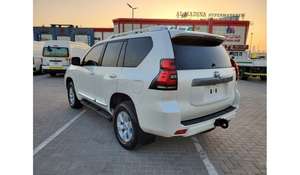 Toyota Prado d'occasion 2020, conduite à gauche, version GCC, SUV automatique, moteur atmosphérique 8L, régulateur de vitesse adaptatif, sièges en cuir, transmission intégrale, 5 places, jantes R21 - Product Image 3