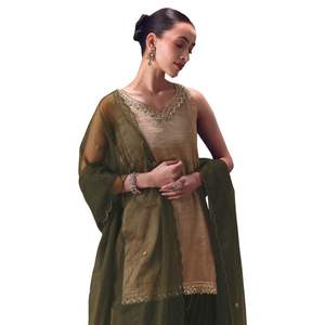 Kurta in tessuto ricamato argento con Sharara in velluto e Dupatta Premium matrimonio etnico da donna e abbigliamento festivo - Product Image 5