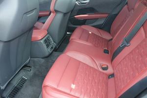 Gran Oferta, Excelente Estado: A U D I E - T R O N G T P R E S T I G E Q U A T T R O AWD 2022, Listo para Enviar - Product Image 4