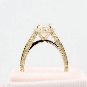 Anillo de diamante creado en laboratorio ovalado IGI, oro blanco de 14 quilates con baño de oro para bodas y compromisos o como una banda diaria - Product Image 4