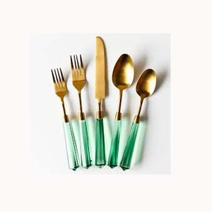 Juego de cubiertos modernos de aspecto real con mango de resina transparente verde chapado en oro de alta calidad de acero inoxidable de lujo - Product Image 1