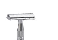 Madhav Metal Industries présente le rasoir de sécurité 100 % laiton Pearl Blaze avec lame en acier inoxydable, fabrication CNC, pour hommes.