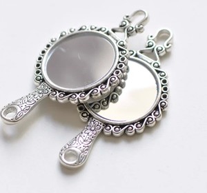 2 pcs Antique Silver <b>Small</b> Fancy Real Glass Hand <b>Mirror</b> Pendant - Product Image 2
