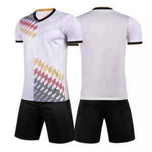 Uniforme de fútbol para hombres y niños, kit de entrenamiento de fútbol personalizado, camiseta transpirable de manga corta, pantalones cortos, ropa deportiva de equipo de poliéster - Product Image 1