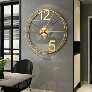 Horloges murales en métal d'inspiration industrielle avec des finitions robustes et des chiffres audacieux pour les espaces de loft ou de bureau - Product Image 6