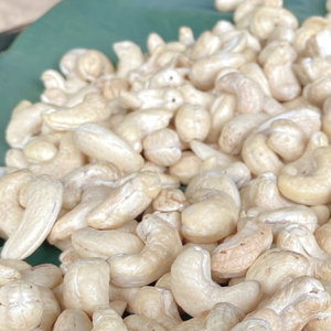 Ventas calientes Tuercas de alta calidad WW180, WW240, WW320 SANTIGO Anacardos Paquete de anacardos W320 OEM, ODM - Product Image 1