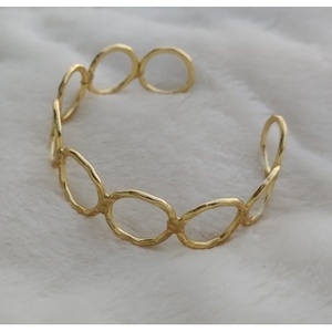 Bracelets classiques faits à la main en laiton plaqué or, style élégant avec design classique - Product Image 2