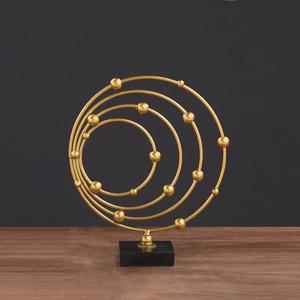 Escultura decorativa de Metal de lujo, pieza de arte moderno para el hogar y la Oficina, artesanía de Metal de alta calidad para sala de estar y dormitorio - Product Image 1