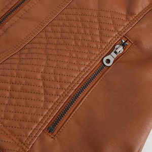 Veste en similicuir pour femmes Vêtements d'extérieur légers à la mode avec doublure confortable Veste en cuir à la mode pour femmes - Product Image 5