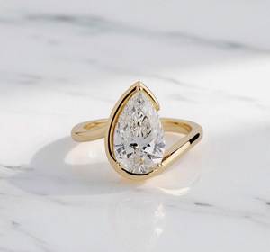 Bague de mariage de luxe pour femme, tendance et décontractée, en or rempli 18 carats, plaqué or, avec moissanite naturelle taille brillant 3 carats, certifiée IGI - Product Image 3