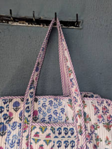 Sac de voyage en coton indien fait main Pinksa Fashion, imprimé à la main, patchwork, détail de chaîne, fermeture éclair verticale, léger - Product Image 3