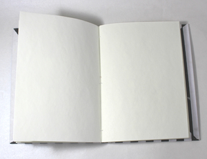 สมุดโน้ตแฟนซีปกพิมพ์ลายเส้นสีดำ กระดาษทำมือจากผ้าฝ้ายรีไซเคิล สีขาว - Product Image 2