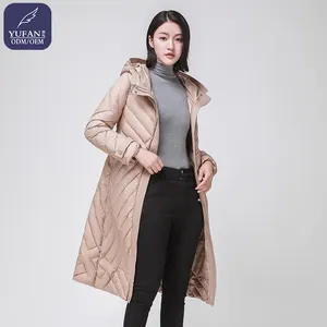 Yufan professionale personalizzato temperamento invernale lungo piumino con cappuccio cintura da donna piumino vendita calda di alta qualità 90 piumino