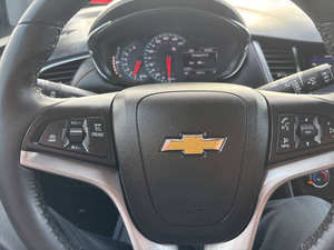 Utilisé 2022 Ch-ev-rol-et Tr-ax L-T - Product Image 2