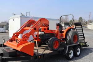 รถแทรกเตอร์คูโบต้า ปี 2003: ตัวเลือกที่เชื่อถือได้และทนทานสำหรับงานเกษตร ประสิทธิภาพที่มั่นคงสำหรับงานเกษตรกรรมหลากหลายประเภท - Product Image 3