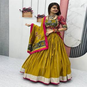 Conjunto tradicional de algodón Lehenga Choli para mujer Traje étnico cómodo y elegante para el festival Garba Puja y eventos culturales - Product Image 3