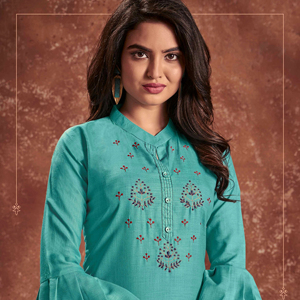 Hermosa diseñadora Kurti con trabajo de bordado pesado - Product Image 1