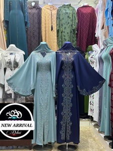 Abaya de luxe respirante en polyester, perlée et brodée à la main, col en V, manches longues, longueur cheville, modeste, pour femme, personnalisable OEM - Product Image 3