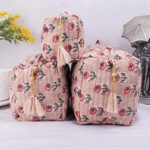 Juego de 3 Bolsas de Cosméticos de Algodón Le Souvenirs, Estampado Floral Grande, Estuche Acolchado, Cierre de Cremallera para Mujer, Ecológico, Resistente al Agua - Product Image 2