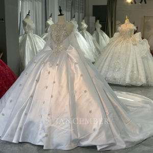 ชุดแต่งงานเจ้าสาวทรงพอง รุ่น Jancember XS255 ผ้าซาตินสีงาช้าง เงาแบบมันวาว ประดับคริสตัล พร้อมสายคล้องคอแบบ Halter - Product Image 3