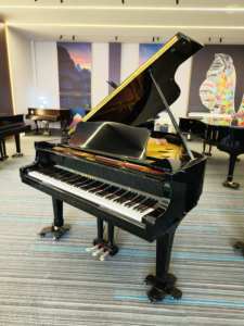 Piano de Cola Yamaha G3E Negro de 88 Teclas con Martillos Contrapesados, Sonido Híbrido Profesional para Estudio y Grabación, Segunda Mano - Product Image 3