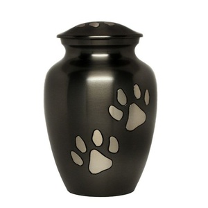 โกศสัตว์เลี้ยงทำจากทองเหลืองแท้ ขัดเงาสีทอง ลายรอยเท้าสัตว์เลี้ยง พร้อมสลักลายรอยเท้า สำหรับเก็บอัฐิ - Product Image 2