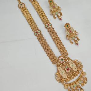 ENSEMBLE DE BIJOUX INDIENS TRADITIONNELS ET À LA MODE EN CUIVRE ENSEMBLE DE BIJOUX DE MARIAGE POUR FEMMES BOUCLES D'OREILLES ET COLLIER - Product Image 1