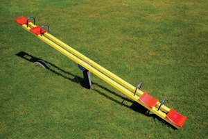 Sierra basculante para niños de calidad superior 2025 para uso en exteriores en jardines de exportador indio a precio competitivo - Product Image 6