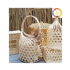Cesta de picnic de bambú de calidad superior con asa Cesta de almacenamiento hecha a mano para Navidad y vacaciones Tet - Product Image 3