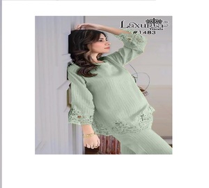 Popular conjunto de bordado verde pastel con detalles de encaje elegante y mangas acampanadas para mujer - Product Image 1
