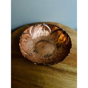 Bol en cuivre classique pour la décoration de la cuisine et le service des repas, ajoutant une touche rustique et élégante à toute pièce ou à toute table, charme frais - Product Image 3