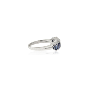 Prix de gros, bague en or blanc 14 carats massif, forme baguette luxueuse, saphir bleu et diamant taille ronde, motif zigzag, bijoux personnalisés - Product Image 5